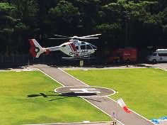 新病棟に併設されたヘリポートの写真